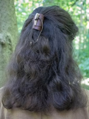 A possible feminine version of the hair thong